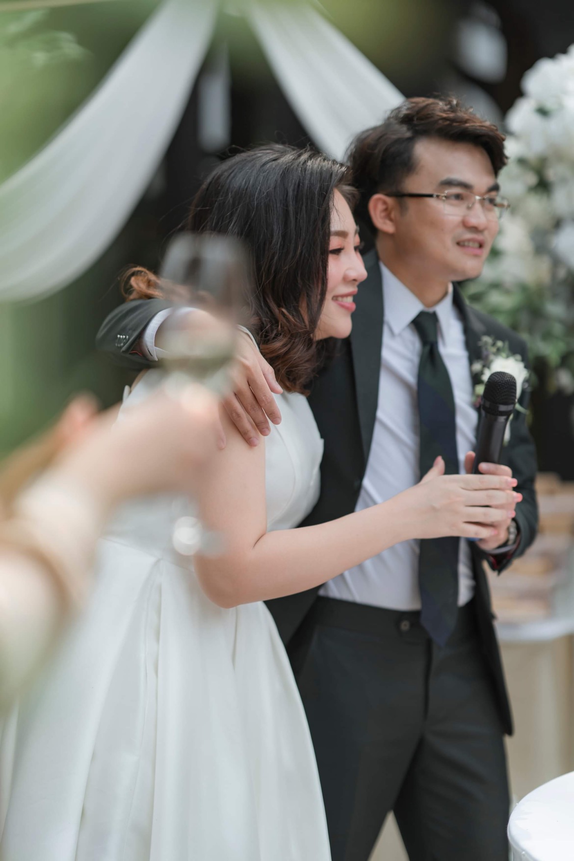 Groom in a green suit at a rehearsal dinner